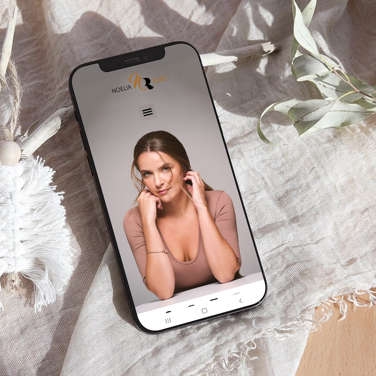 Versión móvil responsiva del sitio Noelia Roel creada por Marso